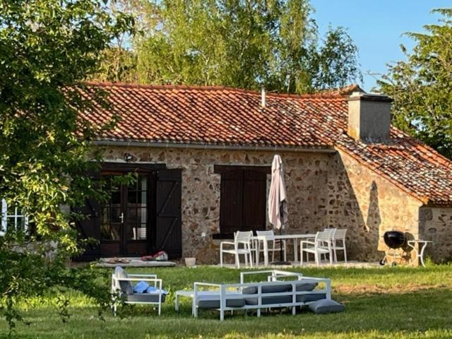 Villa Gite Val Des Pres à Millac  Extérieur photo